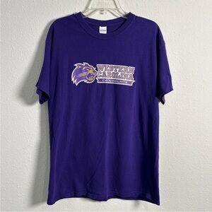 Western Carolina Catamounts Purple Y2K Gildan T-Shirt Men’s Large NCAA Cotton